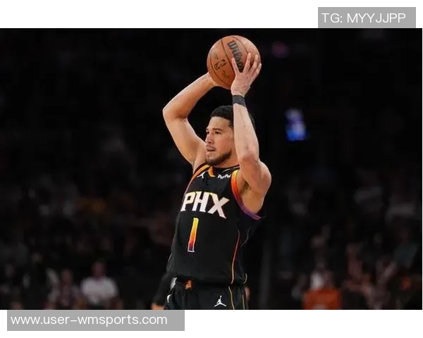 布克反思失误原因称对球处理过于随意并强调团队化学反应仍在培养中 布克反思失误原因称对球处理过于随意并强调团队化学反应仍在培养中