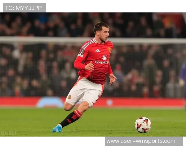 芒特滑跪庆祝曼联逆转胜利穿云箭助攻成关键时刻英雄 芒特滑跪庆祝曼联逆转胜利穿云箭助攻成关键时刻英雄