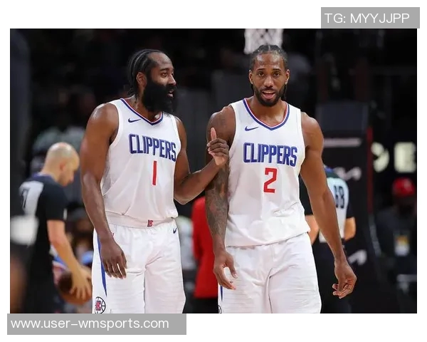 湖刺球迷手机桌面惊现小卡与哈登捧杯画面引发热议